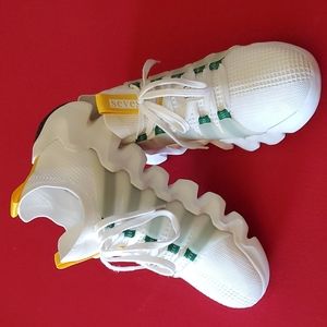 Sports athletic shoes. White / Glow. Zig-Zag